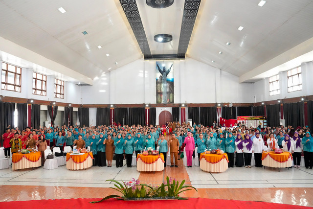Ketum TP PKK Tri Tito Karnavian di Sosialisasi Kesehatan (Kesehatan Reproduksi, HIV, TBC, dan lain-lain), serta pmeriksaan kesehatan di Tana Toraja, Sulsel, Selasa (7/7/2026). Foto: Kemendagri RI