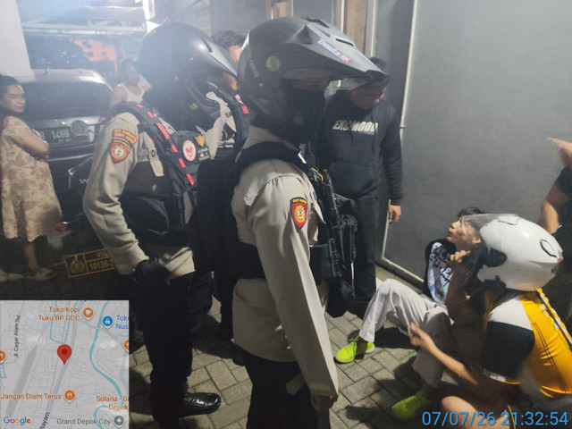 Polisi amankan pelaku tawuran pelajar di Jalan Raya Citayam, Depok, Rabu (8/7/2026). Foto: Dok. Istimewa