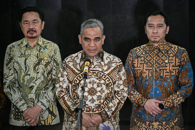Ketua MPR Ahmad Muzani (tengah) bersama Wakil Ketua MPR Edhie Baskoro Yudhoyono (kanan) dan Rusdi Kirana (kiri) memberikan keterangan usai pertemuan dengan pimpinan MK dalam Silaturahmi Kebangsaan di Gedung MK, Jakarta, Rabu (8/7/2026). Foto: Fauzan/ANTARA FOTO