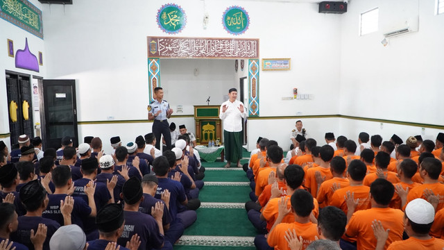 pelatihan pijat energy oleh kakanwil ditjenpas diy di Lapas Sleman