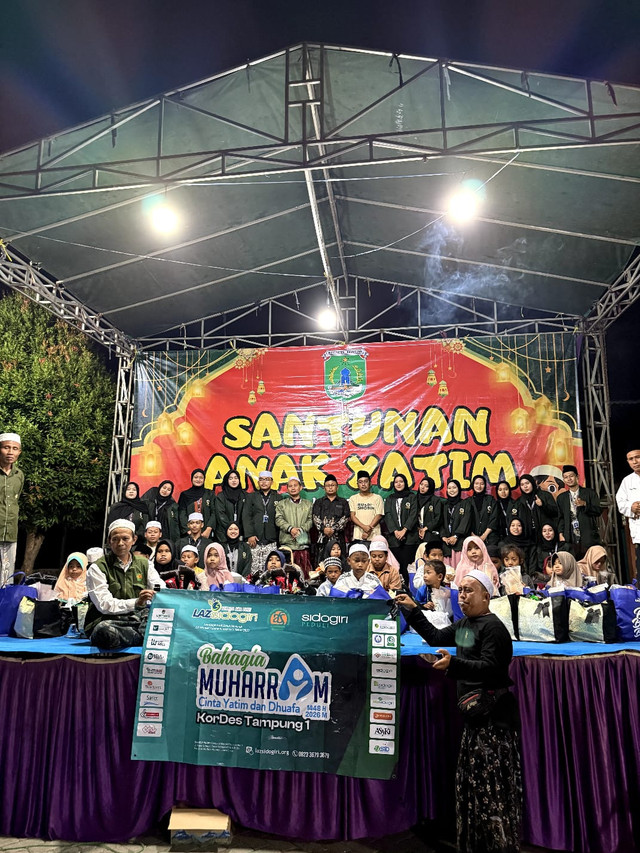 Santunan Anak yatim peringatan 10 Muharram, Desa Tampung, Rembang, Pasuruan.