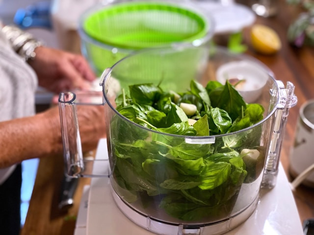 Ilustrasi rekomendasi food processor multifungsi. Foto: David Todd McCarty/Unsplash
