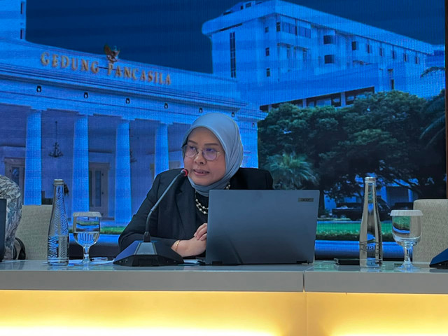 Direktur Pelindungan WNI Kemlu RI, Heni Hamidah, saat press briefing di Ruang Palapa Kemlu RI, Jakarta, Kamis (9/7). Foto: Firda Brillianti/kumparan