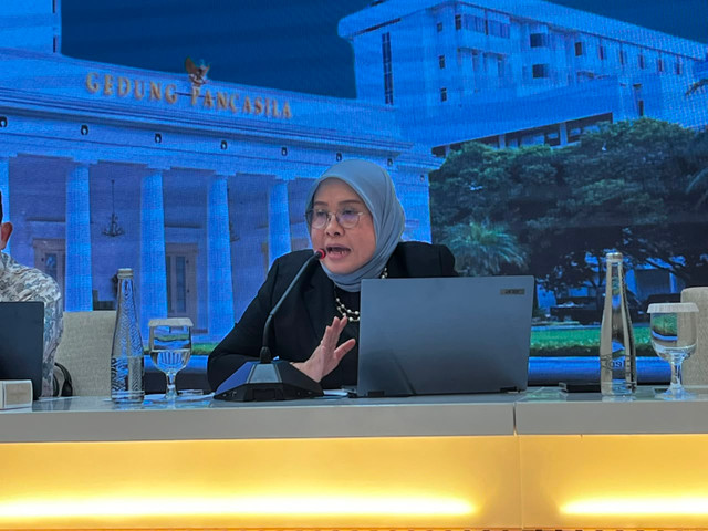 Direktur Pelindungan WNI Kemlu RI, Heni Hamidah, saat press briefing di Ruang Palapa Kemlu RI, Jakarta, Kamis (9/7). Foto: Firda Brillianti/kumparan