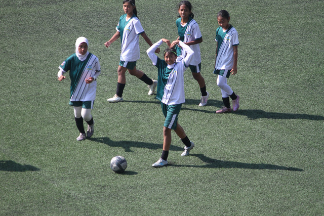 Pemain Cipta Cendikia merayakan gol saat menghadapi Scorpion FC di ajang Hydroplus Soccer League All-Stars 2025/2026 di Supersoccer Arena, Kudus, Jawa Tengah, pada Jumat (10/7/2026). Foto: Vega Ma'arijil Ula/kumparan
