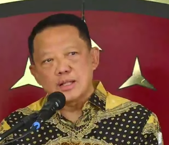 Jampidsus Febrie Adriansyah memberikan keterangan pers di Kejagung, Jakarta, Jumat (10/7/2026). Foto: Dok kumparan