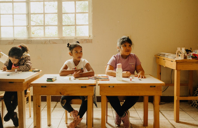 Ilustrasi untuk melatih anak menjadi pemimpin, aspek perkembangan yang harus di stimulasi sesuai tumbuh kembang anak adalah aspek. Foto: Unsplash.