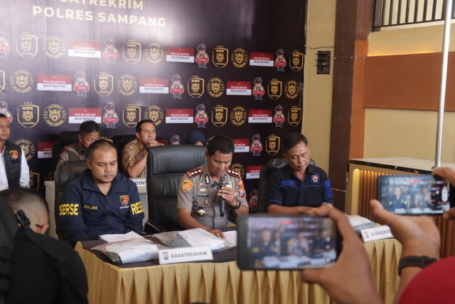 Polres Sampang konferensi pers remaja wanita diperkosa oleh 27 orang pria. Foto: Dok. Polres Sampang