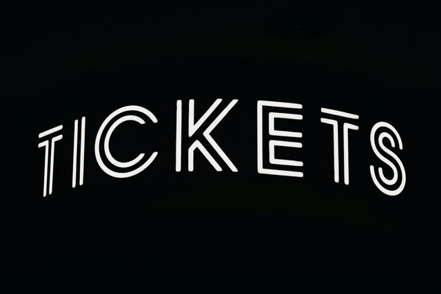 Ilustrasi Harga Tiket IIPE 2026. Unsplash/Samuel Regan-Asante