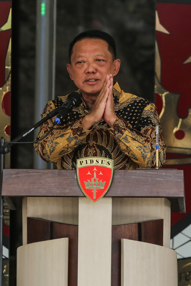 Jaksa Agung Muda Tindak Pidana Khusus (Jampidsus) Kejaksaan Agung Febrie Adriansyah memberikan salam usai menyampaikan keterangan saat konferensi pers di Kejaksaan Agung, Jakarta, Jumat (10/7/2026). Foto: Asprilla Dwi Adha/ANTARA FOTO