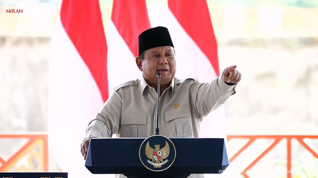 Presiden Prabowo Subianto memberikan sambutan dalam acara peresmian lima bendungan di Indonesia di Lombok Barat, NTB, Jumat (10/7/2026). Foto: YouTube/ Sekretariat Presiden