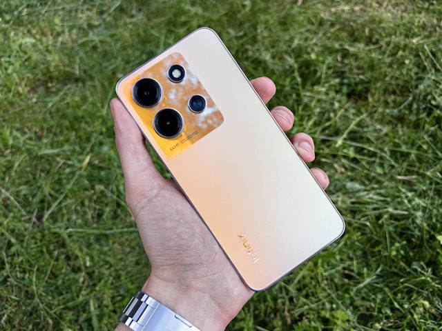 Ilustrasi update harga HP Infinix Juli 2026. Foto: Andrey Matveev/Unsplash
