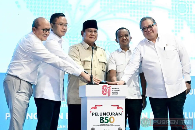Presiden Prabowo Subianto saat meluncurkan program Biosolar B50 di Karawang, Jawa Barat. [Jumat 10/7/26]. Sumber foto: BPMI Setpres