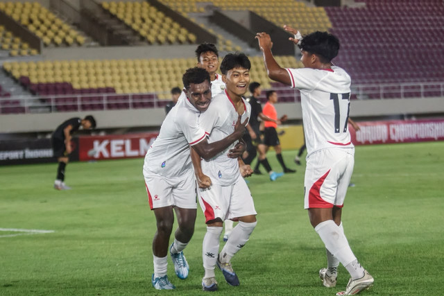 Empat talenta muda binaan Papua Football Academy (PFA) berhasil tembus skuad Timnas Indonesia U-17 berkat kedisiplinan dan kerja keras, Jumat (10/7/2026). Foto: Dok. Freeport Indonesia 