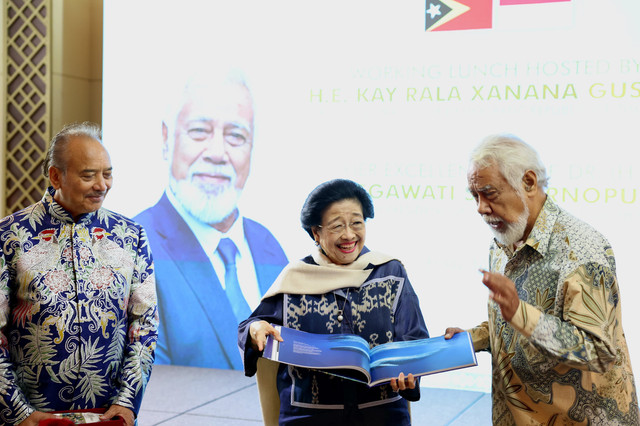 Presiden ke-5 RI Megawati Soekarnoputri, Presiden Timor Leste Ramos Horta dan Perdana Menteri Timor Leste Xanana Gusmao di DIli, Jumat (10/7). Foto: Dok. PDIP