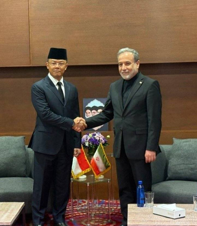 Menteri Luar Negeri RI, Sugiono, bertemu dengan Menteri Luar Negeri Iran, Seyed Abbas Araghchi, di Mashhad, Iran, untuk menyampaikan duka atas wafatnya Ayatollah Ali Khamenei. Foto: X/@IranInIndonesia