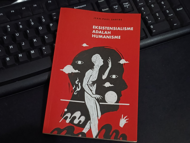 Buku ‘Eksistensialisme adalah Humanisme’ | Foto: Farhan M. Adyatma