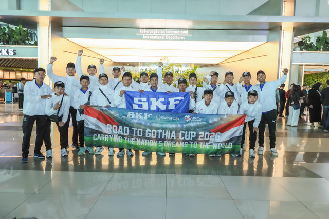 Tim Puteri Tangsel City U-15 dan Tim Putera Akademi Persib Cimahi U-13 resmi dilepas dalam seremoni menuju Gothia Cup 2026 di kantor Kemenpora RI, Jumat (10/7). Foto: Cantrik ACL