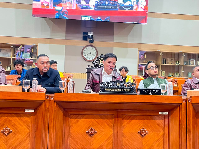 Konferensi pers Komisi III DPR terkait kasus korupsi batu bara di Kompleks Parlemen, Senayan, Jakarta, Sabtu (11/7/2026). Foto: Nasywa Athifah/kumparan