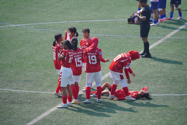 Selebrasi Goal Aksis U-15 usai menang adu penalti di pertandingan semifinal melawan Mojang Priangan U-15 di HYDROPLUS Soccer League All-Stars 2026. Foto: Dok. Hydroplus Soccer League