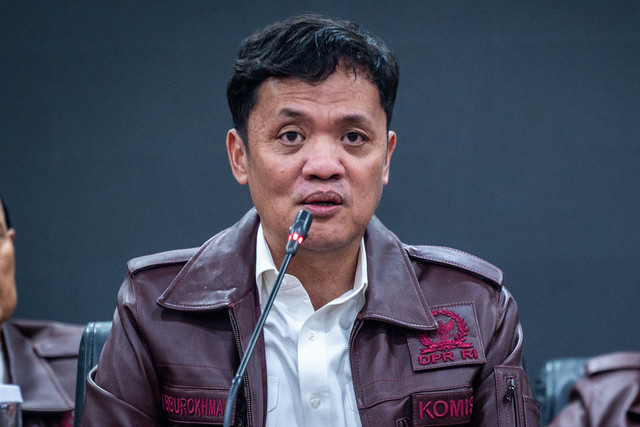 Ketua Komisi III DPR Habiburokhman memberikan keterangan saat konferensi pers di Kejaksaan Agung, Jakarta, Sabtu (11/7/2026). Foto: Bayu Pratama S/ANTARA FOTO