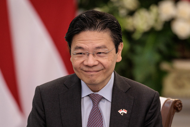 Perdana Menteri Singapura Lawrence Wong tersenyum saat konferensi pers bersama Presiden Indonesia Prabowo Subianto di Istana Merdeka, Jakarta, Senin (6/7/2026). Foto: Yasuyoshi Chiba/AFP