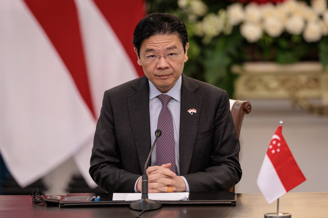 Perdana Menteri Singapura Lawrence Wong berbicara saat konferensi pers bersama Presiden Indonesia Prabowo Subianto di Istana Merdeka, Jakarta, Senin (6/7/2026). Foto: Yasuyoshi Chiba/AFP