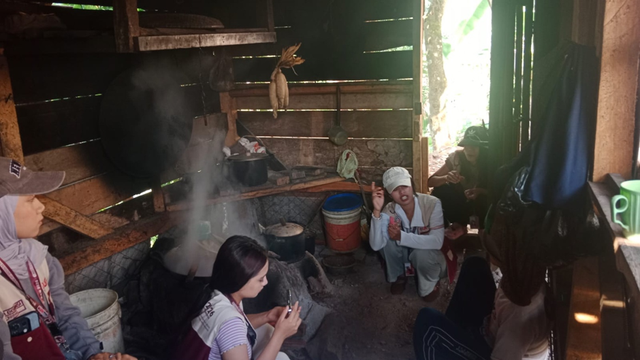 Rumah pembuatan Gula Gumeulis Bapak Asman (Sumber: diambil oleh penulis)