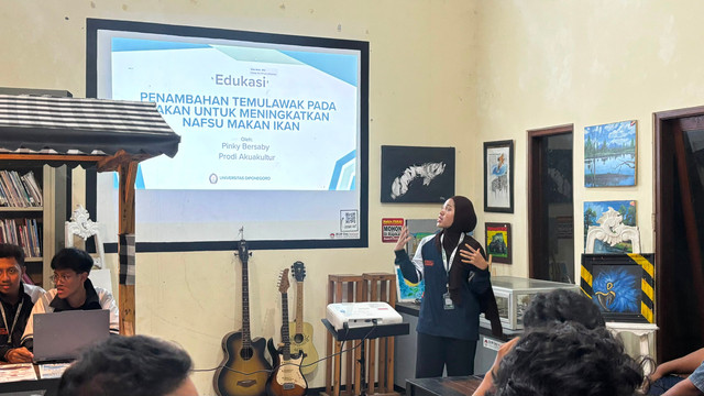 Kegiatan kuliah kerja nyata multidisiplin 1 Pinky Bersaby berjudul PENAMBAHAN EKSTRAK TEMULAWAK PADA PAKAN UNTUK MENINGKATKAN NAFSU MAKAN IKAN Di Desa Tambaksari, Kecamatan Rowosari, Kabupaten Kendal