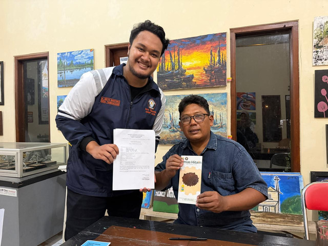 Kegiatan kuliah kerja nyata multidisiplin 2 Muhammad Abiyyu Biantoro berjudul PEMANFAATAN LIMBAH LUMPUR BUDIDAYA SEBAGAI PUPUK KOMPOS DENGAN PENAMBAHAN EM4 Di Desa Tambaksari, Kecamatan Rowosari, Kabupaten Kendal