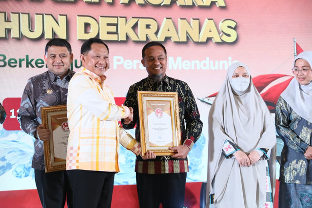 Mendagri Tito Karnavian saat hadiri Penutupan Rangkaian Acara 46 Tahun Dewan Kerajinan Nasional (Dekranas) di Kota Makassar, Sulawesi Selatan, Minggu (12/7/2026). Foto: Kemendagri RI