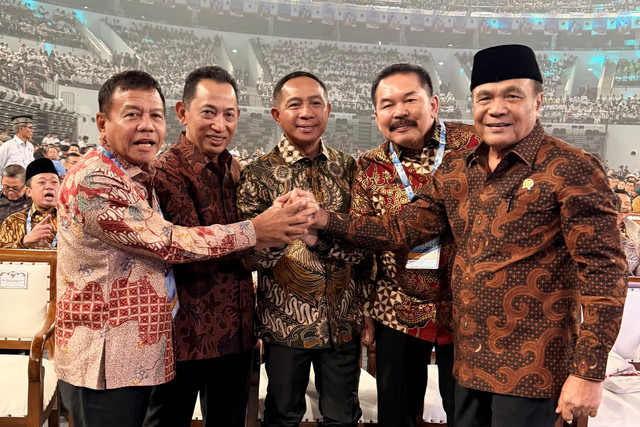 Momen kebersamaan Kapolri Jenderal Listyo Sigit Prabowo, Panglima TNI Jenderal Listyo Sigit Prabowo, dan Jaksa Agung ST Burhanuddin di acara Hari Koperasi Nasional di Indonesia Arena, Jakarta pada Minggu (12/7/2026). Foto: Dok. Istimewa