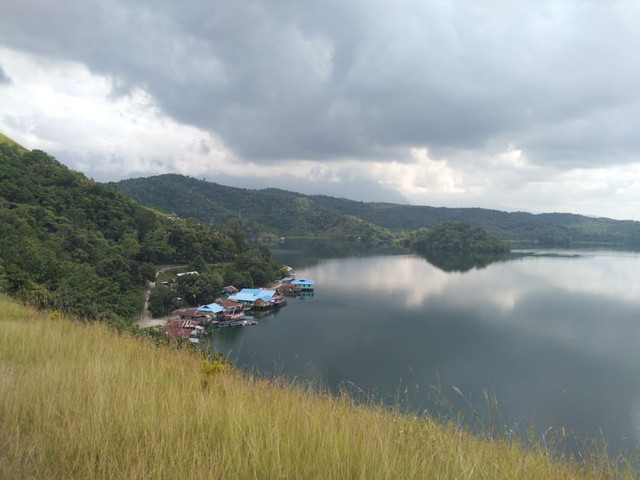 Ilustrasi Legenda Danau Sentani. Foto: Unsplash/Aris Nurjaman
