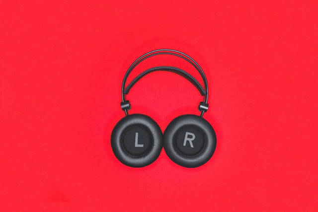 Ilustrasi Lirik Lagu Oncom Gondrong. Unsplash.com/Daniele Franchi
