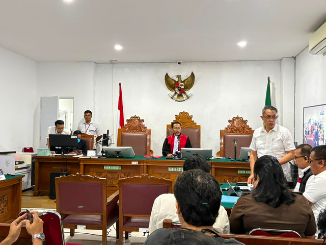 Sidang praperadilan Roy Suryo agenda jawaban termohon terkait penetapan tersangka dalam kasus dugaan fitnah dan pencemaran nama baik Presiden ke-7 RI, Joko Widodo di Pengadilan Negeri Jakarta Selatan, (13/7). Foto: Kevin Daniel/kumparan