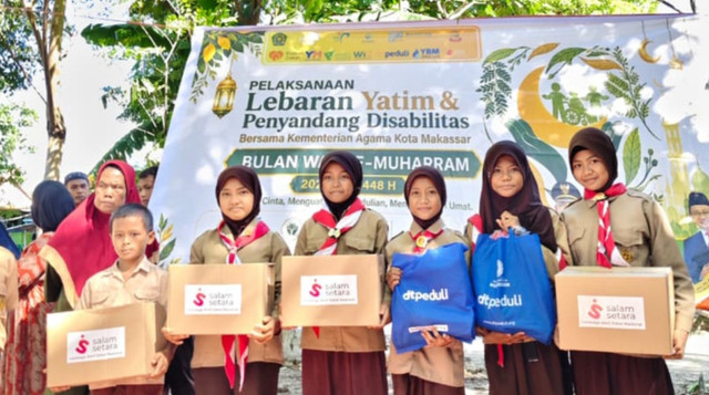 Lebaran Yatim dan Disabilitas bersama Kemenag Makassar dan DT Peduli Makassar di Pulau Lompo (Sumber: DT Peduli)
