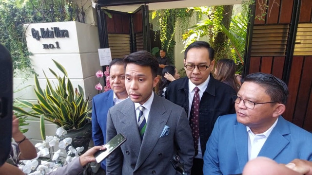 Kuasa hukum Presiden ke-7 Jokowi, Yakup Hasibuan pastikan Jokowi akan menghadiri persidangan di Pengadilan Negeri (PN) Jakarta saat agenda persidangan pembuktian. Foto: Dok. kumparan