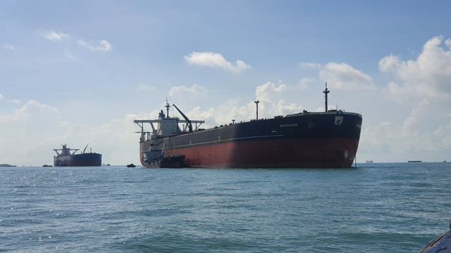 Kapal Pertamina Pioneer milik PT Pertamina International Shipping (PIS) yang tertahan di Malaysia. Foto: PIS