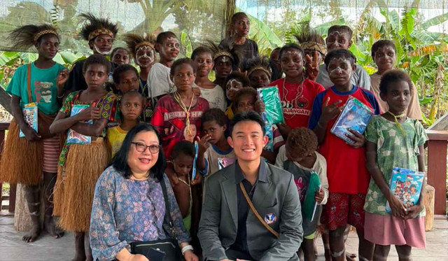 Nolan Christopher Adam, mahasiswa Fakultas Kedokteran Universitas Pelita Harapan (FK UPH) angkatan 2024 yang aktif mencari pengalaman belajar di luar ruang kuliah, termasuk melalui berbagai kegiatan pengabdian masyarakat. Semangat tersebut membawanya mengikuti kunjungan kerja Wakil Presiden Republik Indonesia ke Indonesia Timur pada 18–21 Juni 2026.