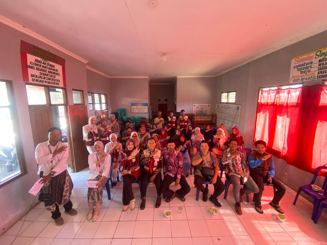 Dokumentasi kegiatan Workshop Branding UMKM di Desa Kirisik (Sumber: Penulis,2026)