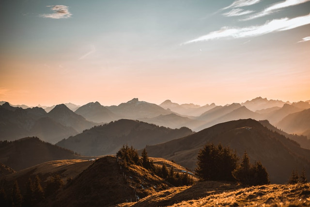 Ilustrasi Legenda Gunung Rinjani. Foto: Unsplash/Sven Pieren