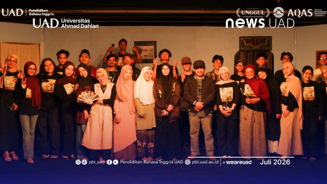 Keluarga Teater PeBei Universitas Ahmad Dahlan (UAD) sukses gelar pementasan “Fragmen Lama” (Foto. Teater PeBei UAD)