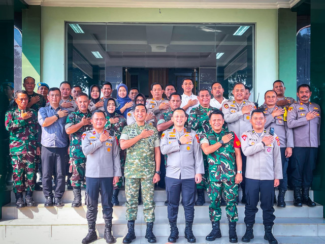 Kapolres Bogor, AKBP Wikha Ardilestanto, melakukan kunjungan silaturahmi resmi ke Makodim 0621/Kabupaten Bogor di Cibinong, Selasa pagi (14/07/2026). Foto: Dok. Istimewa