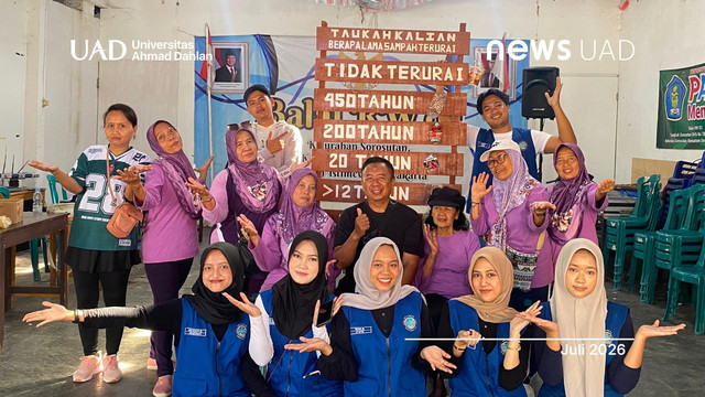 Mahasiswa KKN Universitas Ahmad Dahlan (UAD) ciptakan media visual edukasi pengelolaan sampah (Foto. KKN UAD)