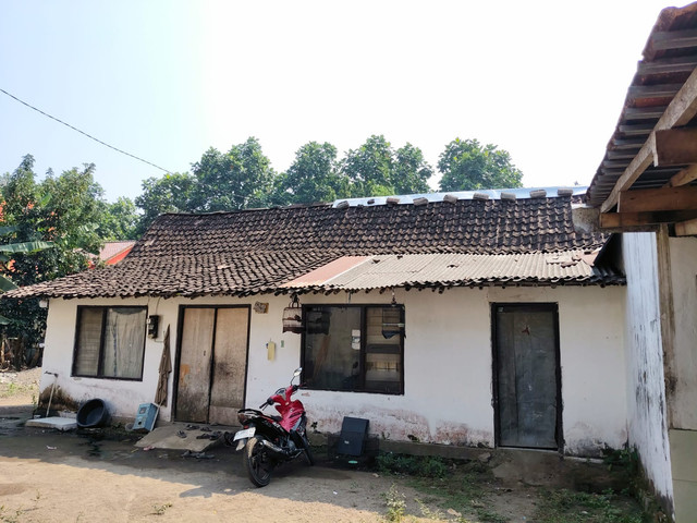 Penampakan rumah nenek Lanjarsari di Maguwoharjo, Depok, Sleman. Tanah rumah ini terancam disita bank usai keluarga Lanjarsari diduga jadi korban mafia tanah. Foto: Arfiansyah Panji Purnandaru/kumparan