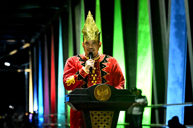 Gubernur Sumatera Utara (Sumut) Muhammad Bobby Afif Nasution  meresmikan Jembatan Idano Noyo di Kecamatan Mandrehe, Kabupaten Nias Barat. Foto: Dok. Diskominfo Sumut