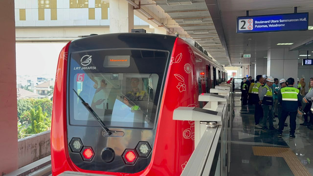 LRT Jakarta dari Stasiun LRT Jakarta Pegangsaan Dua-Rawamangun, Selasa (14/7/2026). Foto: Nauval Pratama/kumparan