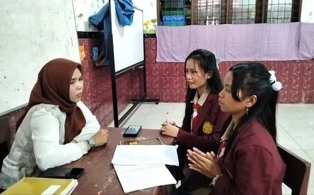 Foto bersama Wali Kelas saat sesi wawancara mengenai Bimbingan dan Konseling di UPT SD Negeri 060921 Medan Sunggal