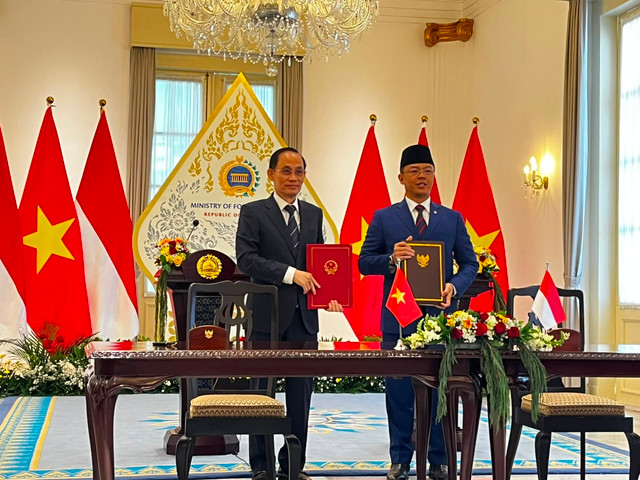Menlu RI Sugiono (kanan) dan Menlu Vietnam Le Hoai Trung (kiri) saat pernyataan bersama pertemuan bilateral RI-Vietnam di Gedung Pancasila, Kemlu RI, Jakarta, Selasa (14/7/2026). Foto: Firda Brillianti/kumparan