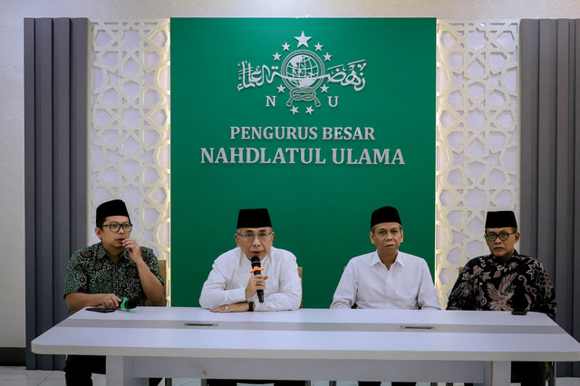 Ketua Umum PBNU KH Yahya Cholil Staquf menyampaikan keterangan kepada wartawan di Gedung PBNU, Jakarta Pusat, Selasa (14/7/2026). Foto: Jamal Ramadhan/kumparan